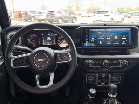 Used 2024 Jeep Wrangler Sahara image 29