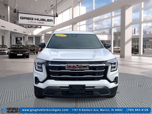 Used 2025 GMC Terrain Elevation image 2