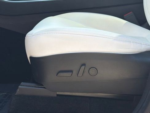 Used 2020 Tesla Model Y Long Range image 27