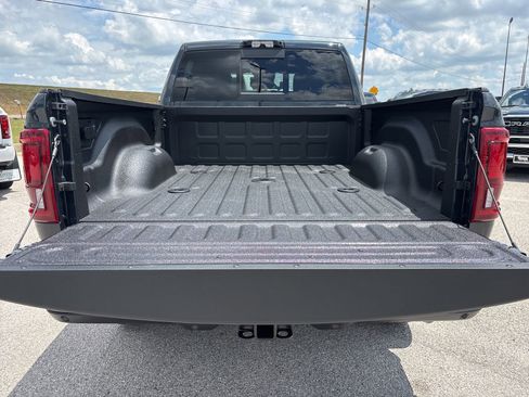 New 2026 RAM 2500 Laramie w/ Night Edition AWD/4WD image 32