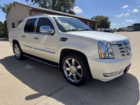 Used 2009 Cadillac Escalade EXT AWD/4WD image 3
