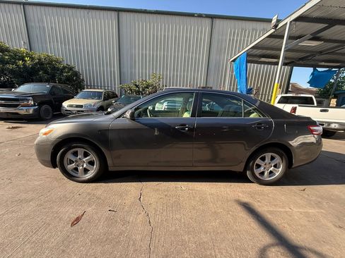 Used 2009 Toyota Camry LE FWD image 4
