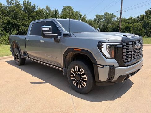 Used 2025 GMC Sierra 2500 Denali Ultimate AWD/4WD image 4