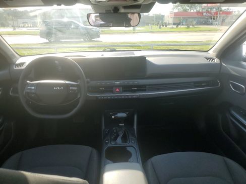 Used 2025 Kia K4 LXS image 9