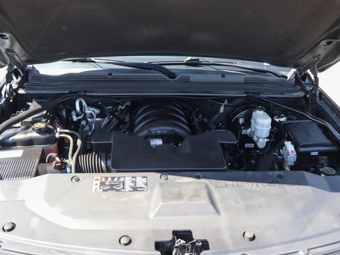 Used 2019 Chevrolet Suburban LT RWD image 11