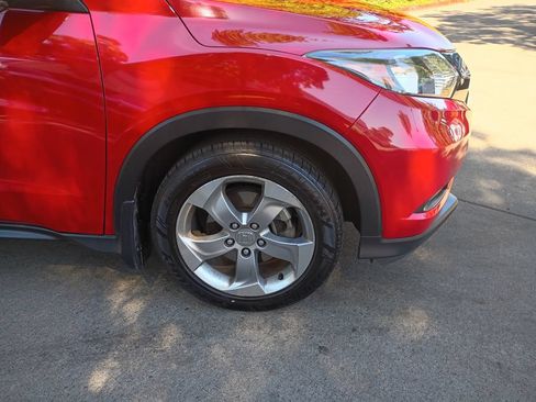 Used 2017 Honda HR-V EX image 2