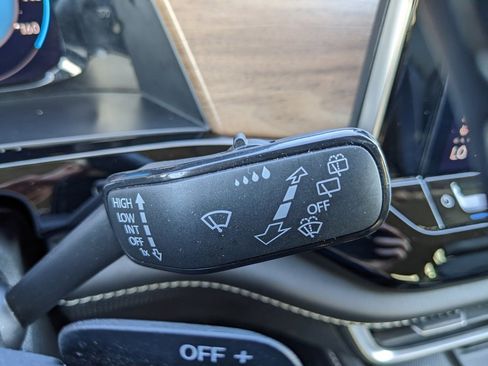 Used 2024 Volkswagen Atlas SE image 57