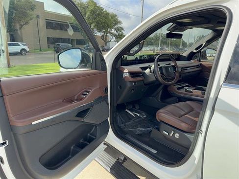 Used 2025 Lincoln Navigator L Reserve AWD/4WD image 7