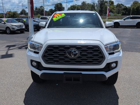 Used 2021 Toyota Tacoma TRD Off-Road w/ Technology Package AWD/4WD image 3