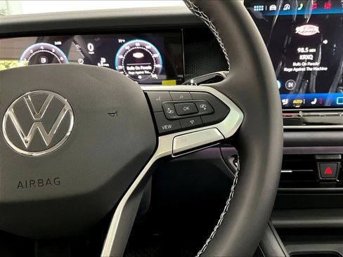 New 2026 Volkswagen Tiguan SE image 18