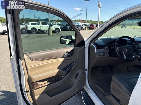Used 2017 GMC Yukon SLT AWD/4WD image 20