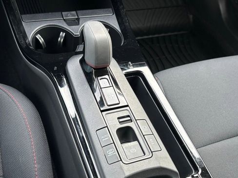 Used 2025 Toyota Prius SE image 19