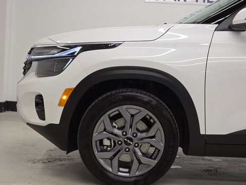 Used 2024 Kia Seltos S AWD/4WD image 41
