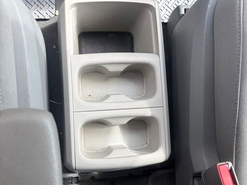 Used 2009 Volkswagen Routan SE FWD image 8