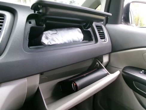 Used 2018 Kia Sedona L image 43