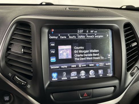 Used 2018 Jeep Cherokee Latitude Plus w/ Cold Weather Group AWD/4WD image 15