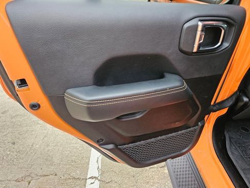 Used 2025 Jeep Gladiator Sport image 11