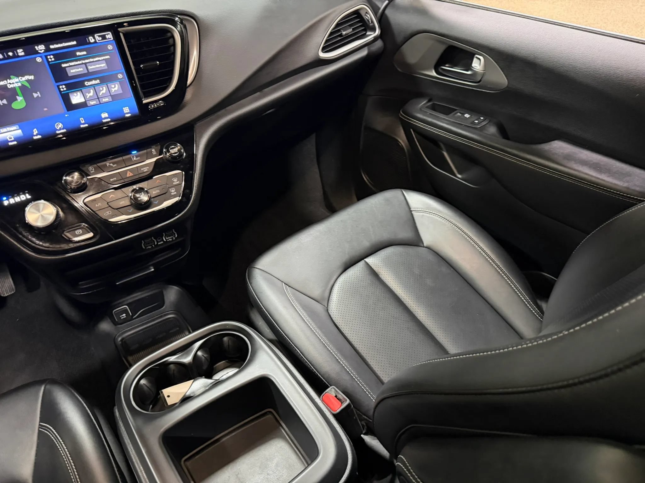 Used 2025 Chrysler Pacifica Select FWD image 56