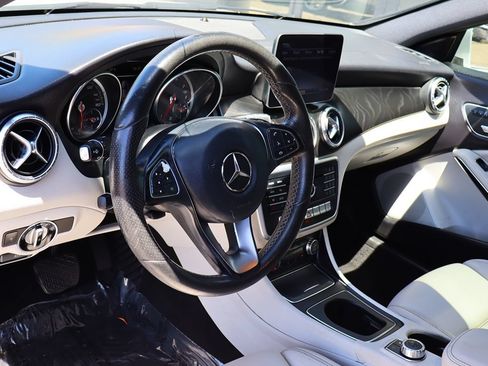 Used 2018 Mercedes-Benz CLA 250 image 39