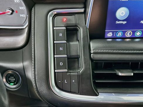Used 2021 Chevrolet Suburban LT RWD image 19