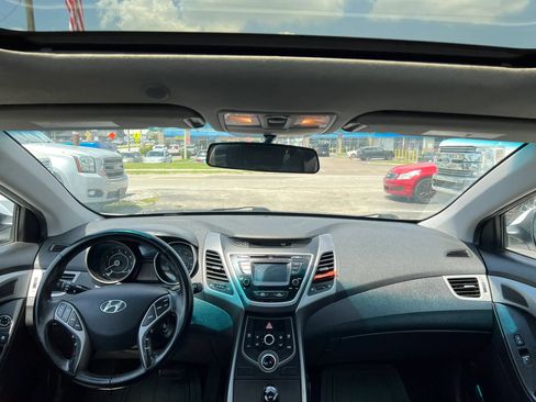 Used 2015 Hyundai Elantra SE w/ Option Group 03 FWD image 11