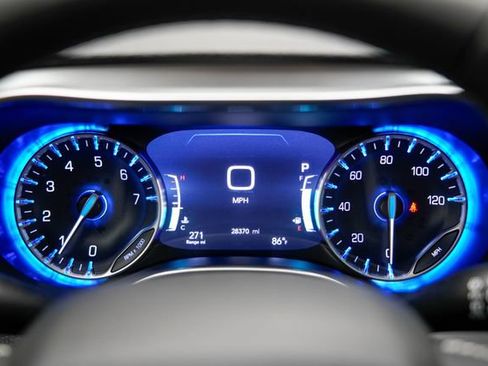 Used 2025 Chrysler Pacifica Limited FWD image 35