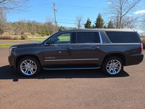 Used 2018 GMC Yukon XL SLT w/ Premium Edition image 6