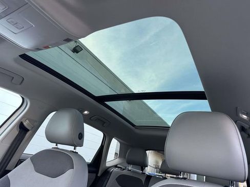 Used 2022 Volkswagen Taos SE image 14