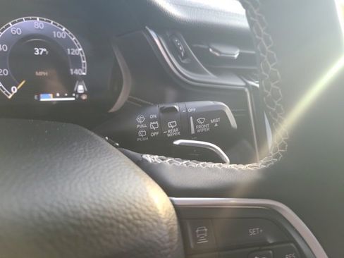 Used 2023 Jeep Grand Cherokee L Limited image 24