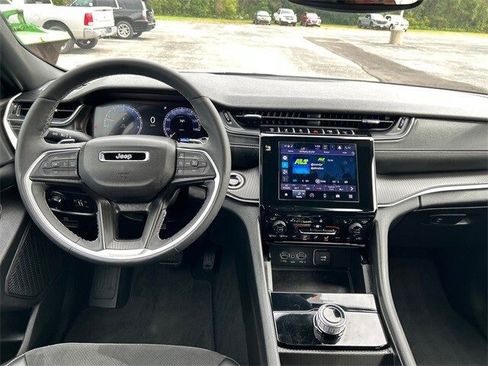 Used 2024 Jeep Grand Cherokee Altitude image 14