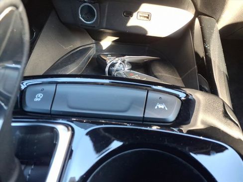 Used 2024 Chevrolet Trax ACTIV w/ Sunroof Package image 25