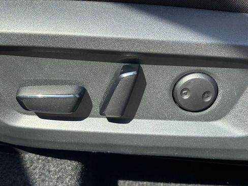 Used 2025 Nissan Rogue SV image 28