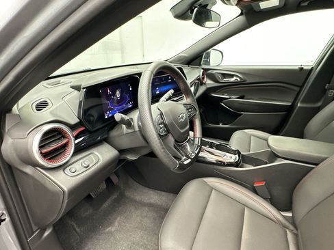 Used 2026 Chevrolet Trax RS w/ Sunroof Package FWD image 28