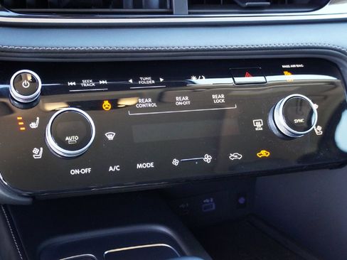 Certified 2024 INFINITI QX60 Luxe w/ Performance Audio Package image 13