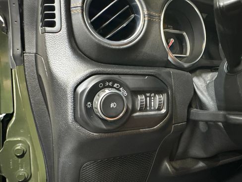 Used 2021 Jeep Wrangler Unlimited Rubicon AWD/4WD image 27