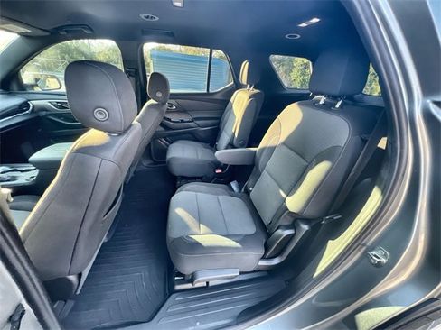 Used 2023 Chevrolet Traverse LT w/ Rear Camera Mirror Package image 24