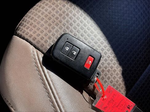 Used 2017 Toyota Tacoma Limited w/ Tow Package image 14