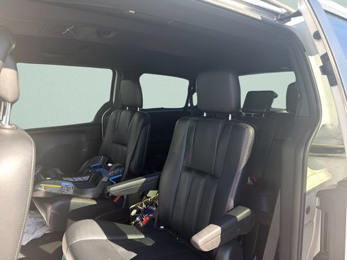 Used 2019 Dodge Grand Caravan GT FWD image 8