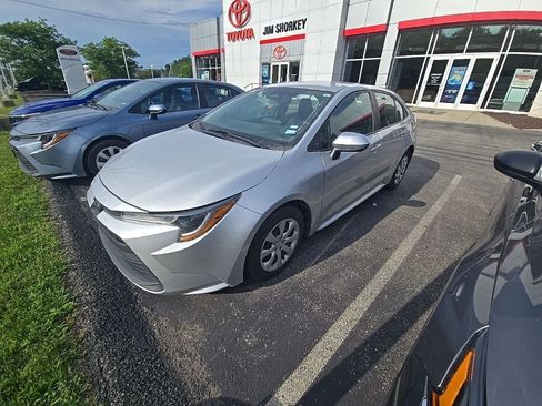 Used 2024 Toyota Corolla LE FWD image 1
