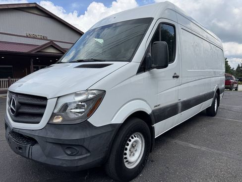 Used 2015 Mercedes-Benz Sprinter 2500 image 1