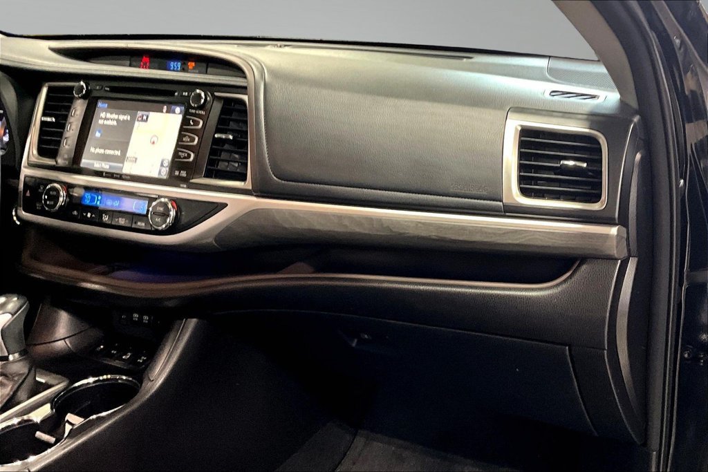 Used 2017 Toyota Highlander Limited Platinum AWD/4WD image 27