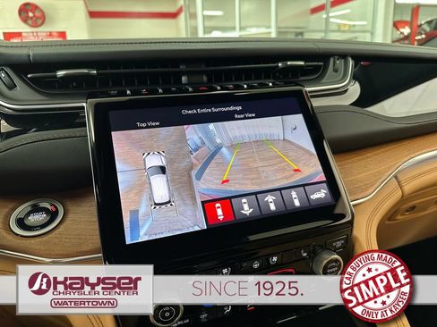 Used 2025 Jeep Grand Cherokee Summit AWD/4WD image 30