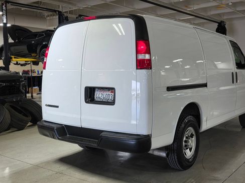 Used 2021 Chevrolet Express 2500 w/ Driver Convenience Package RWD image 11