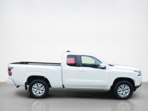 Certified 2024 Nissan Frontier SV w/ SV Convenience Package image 2