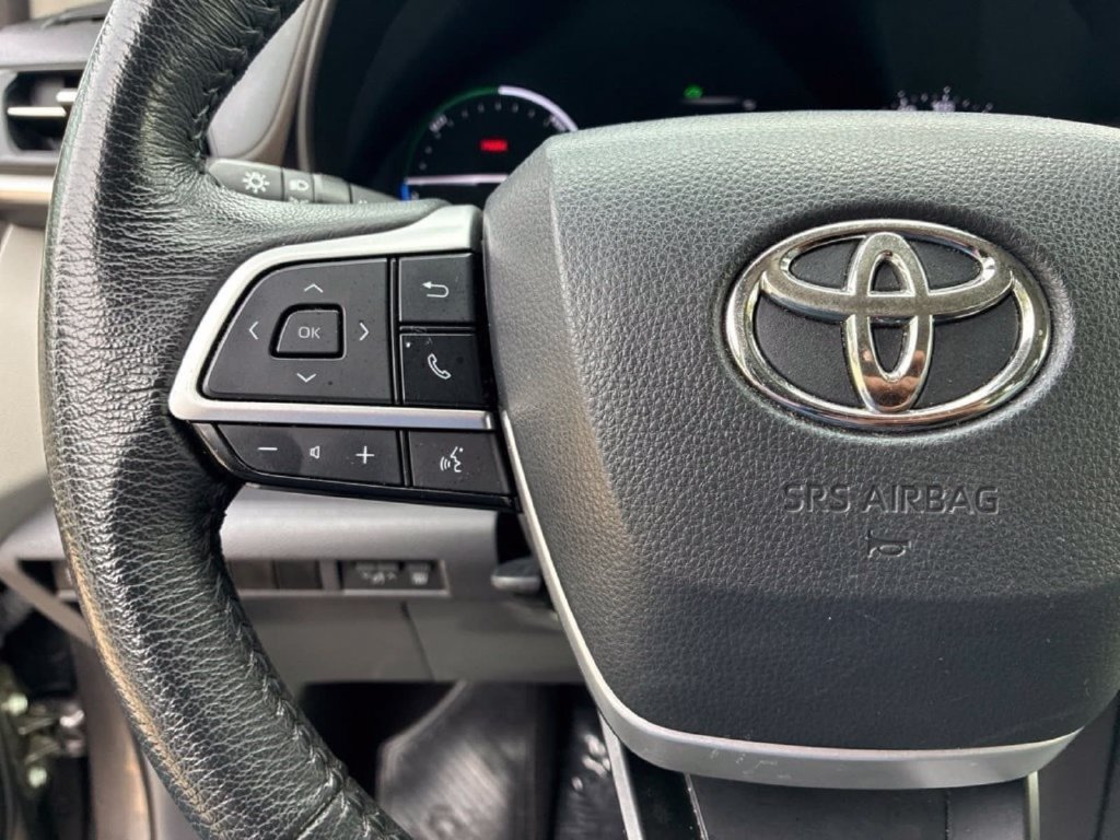 Used 2024 Toyota Sienna XLE FWD image 23