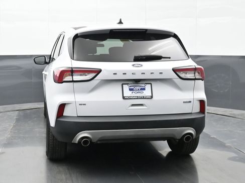 Used 2020 Ford Escape SE image 2