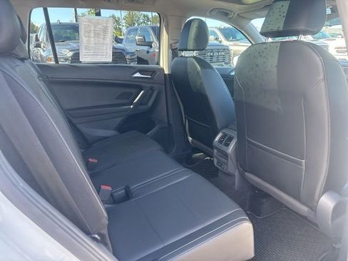 Used 2018 Volkswagen Tiguan SE w/ Panoramic Sunroof Package AWD/4WD image 12
