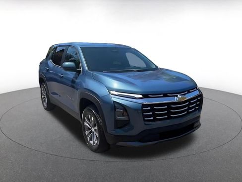 Used 2025 Chevrolet Equinox LT AWD/4WD image 3