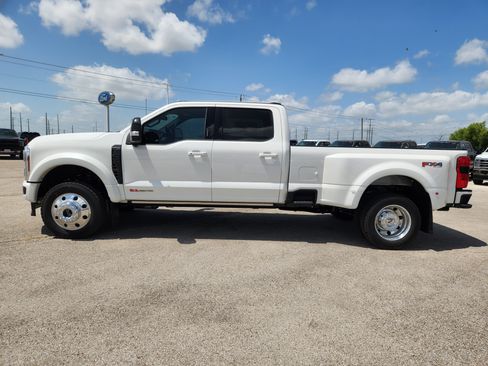 New 2026 Ford F450 Platinum w/ FX4 Off-Road Package AWD/4WD image 3