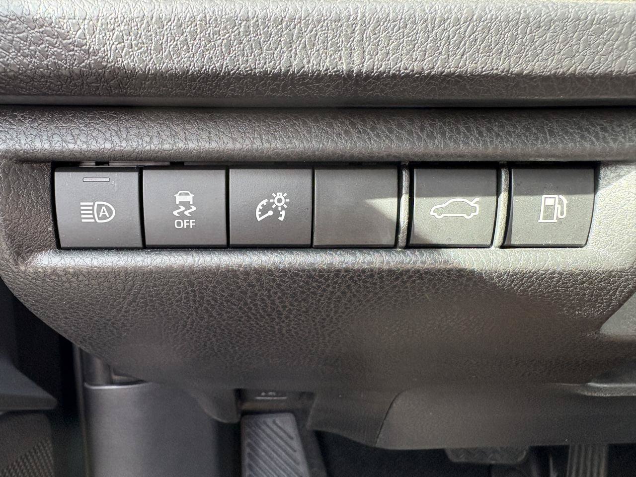 Used 2025 Toyota Camry LE w/ Convenience Package FWD image 11